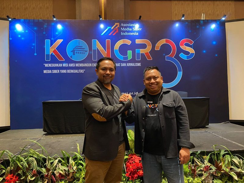 Duet Wahyu Dhyatmika (CEO Tempo Digital)  dan Maryadi (Direktur Bisnis dan Digital Katadata) terpilih secara aklamasi menjadi Ketua Umum dan Sekretaris Jenderal AMSI perioda 2023-2027, pada kongres III yang berlangsung di Hotel El Royale, Bandung 24 Agustus 2023. Foto: AMSI
