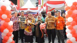 Wali Kota Tanjungpinang, Hj. Rahma, S.IP.,M.M, secara resmi membuka Bazar yang merupakan kegiatan kolaborasi antara Bank Indonesia Perwakilan Provinsi Kepri dengan Pemerintah Kota Tanjungpinang, Kamis (24/8/2023). Foto: Diskominfo Tanjungpinang 