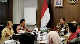 Gubernur Ansar beraudiensi bersama Menteri Kelautan dan Perikanan (KKP) Sakti Wahyu Trenggono di Ruang Rapat gedung Wahana Bahari KKP Jakarta. Foto: Diskominfo Kepri 