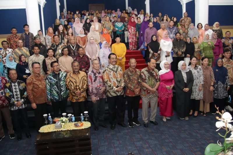 Universitas Batam (UNIBA) memiliki rektor yang juga guru besar manajemen sumber daaya manusia (SDM) yang baru periode 2023 - 2027, yang nantinya akan mengisi 'kursi penting' di perguruan tinggi tersebut guna mencapai visi dan misi mereka. Guru besar tersebut adalah Prof. Indrayani S.E., M.M., Ph.D. Foto: INIKEPRI.COM 