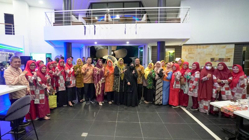Jamuan makan malam dalam menyambut kedatangan Gubernur Sulawesi Selatan istrinya Ketua TP-PKK Sulsel Naoemi Octarina di Doulos Phos Lagoi, Bintan. Foto: Diskominfo Kepri 