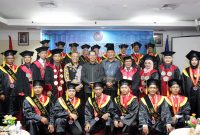 Wakil Wali Kota Batam Amsakar Achmad menghadiri acara wisuda Sekolah Tinggi Ilmu Komputer (STIKOM) Muhammadiyah Batam ke-5 di Hotel PIH, Sabtu (26/8/2023). Foto: INIKEPRI.COM