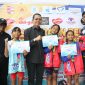 Wakil Walikota Batam, Amsakar Achmad, turut hadir untuk menyerahkan medali kepada para pemenang dalam Kejuaraan Kota (Kejurkot) Renang Antar Perkumpulan se-Kota Batam 2023. Acara berlangsung dengan meriah di Kolam Renang Harapan Utama, Batam Center, Minggu, (26/8/2023). Foto: INIKEPRI.COM 