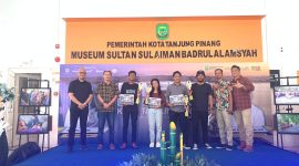 Dinas Kebudayaan dan Pariwisata (Disbudpar) Kota Tanjungpinang mengumumkan sekaligus menyerahkan hadiah kepada para pemenang Lomba Foto Story 2023 bertema “Pesona Tanjungpinang”, di Museum Sultan Sulaiman Badrul Alamsyah, Kota Tanjungpinang, Kepri, Sabtu (26/8/2023). Foto: Diskominfo Tanjungpinang 