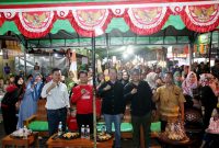 Wakil Wali Kota Batam Amsakar Achmad saat menghadiri pentas seni dan peringatan puncak HUT RI ke-78 di RW XVI  Bukit Kemuning, Seibeduk, Sabtu (27/8/2023) malam. Foto: INIKEPRI.COM
