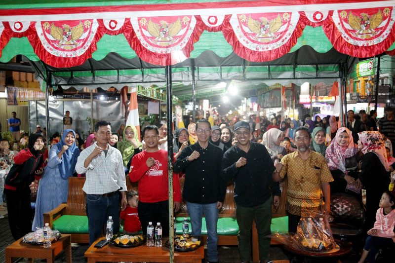 Wakil Wali Kota Batam Amsakar Achmad saat menghadiri pentas seni dan peringatan puncak HUT RI ke-78 di RW XVI  Bukit Kemuning, Seibeduk, Sabtu (27/8/2023) malam. Foto: INIKEPRI.COM
