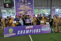 Wali Kota Tanjungpinang, Hj. Rahma, S.IP.,M.M, menutup secara resmi kompetisi olahraga cabang futsal antara pelajar se-Kota Tanjungpinang di lapangan Junior Futsal, Jalan Raja Haji Fisabilillah, Kilometer 5 Atas Tanjungpinang, Senin (28/8/2023). Foto: Diskominfo Tanjungpinang
