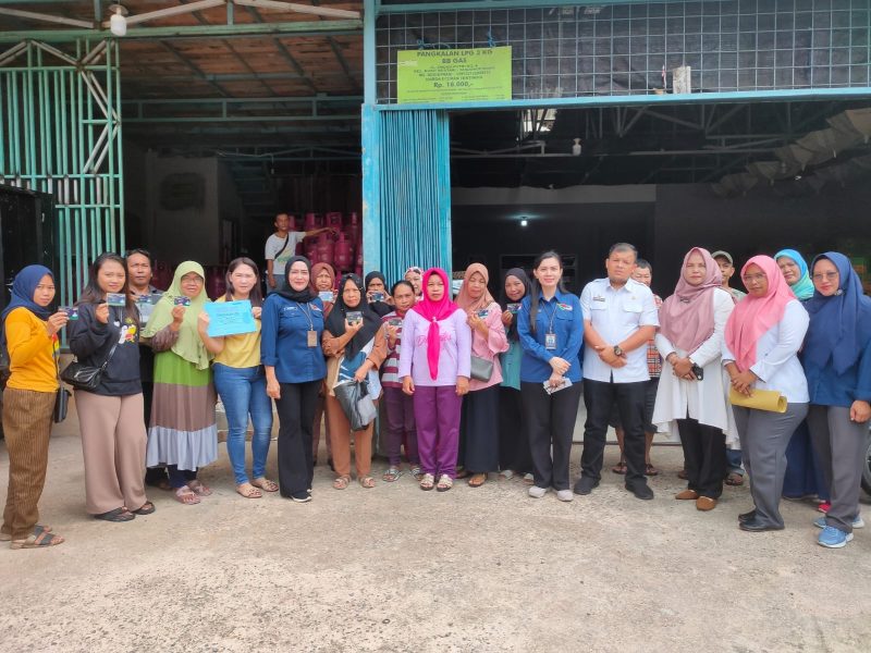 Pemerintah Kota Tanjungpinang melalui Dinas Perdagangan dan Perindustrian (Disdagin) kembali menyalurkan kartu puan molek kepada masyarakat penerima. Foto: Diskominfo Tanjungpinang 
