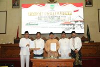 Dewan Perwakilan Rakyat Daerah (DPRD) Kota Batam mengesahkan Rancangan Peraturan Daerah Perubahan Anggaran Pendapatan dn Belanja Daerah Kota Batam Tahun Anggaran 2023 dengan nilai Rp 3,312 Triliun atau naik 0,4 Persen dari sebelumnya, akhirnya disetujui dalam rapat paripurna di Aula DPRD Kota Batam pada Jumat (2/9/2023) siang. Foto: INIKEPRI.COM 
