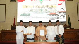 Dewan Perwakilan Rakyat Daerah (DPRD) Kota Batam mengesahkan Rancangan Peraturan Daerah Perubahan Anggaran Pendapatan dn Belanja Daerah Kota Batam Tahun Anggaran 2023 dengan nilai Rp 3,312 Triliun atau naik 0,4 Persen dari sebelumnya, akhirnya disetujui dalam rapat paripurna di Aula DPRD Kota Batam pada Jumat (2/9/2023) siang. Foto: INIKEPRI.COM 