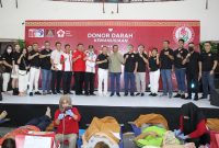 Wakil Wali Kota Batam Amsakar Achmad mengapresiasi kegiatan Donor Darah Kemanusiaan Bersama Marga Yang Kota Batam di Dc Mall, Sabtu (2/8/2023). Foto: INIKEPRI.COM