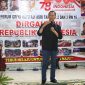Wakil Wali Kota Batam, Amsakar Achmad, memeriahkan perayaan Hari Ulang Tahun (HUT) Kemerdekaan Republik Indonesia ke-78 bersama masyarakat Perumahan Griya Permai RW 01, Sei Binti, Sagulung, Sabtu ( 2/9/2023), malam. Foto: INIKEPRI.COM 
