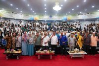 Gubernur Kepulauan Riau H. Ansar Ahmad saat berbicara pada kuliah perdana bagi mahasiswa baru FK UMRAH Angkatan Pertama di Auditorium Kampus UMRAH, Pulau Dompak, Kota Tanjungpinang, Minggu (3/9). Foto: Diskominfo Kepri 