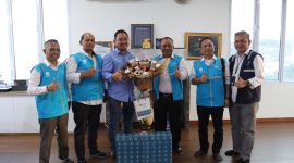 Dalam rangka memperingati Hari Pelanggan Nasional 2023, PT PLN Batam terus meningkatkan pelayanan dan kepuasan kepada masyarakat. Melalui berbagai kejutan menarik, PLN Batam memberikan harga spesial tambah daya listrik hanya Rp. 202.300 hingga memberikan apresiasi serta melakukan kunjungan ke beberapa pelanggan. Foto: PLN Batam untuk INIKEPRI.COM 