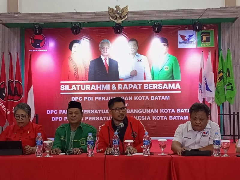 Para pimpinan dan Ketua Partai Politik di Kota Batam yang tergabung dalam kolisi pemenangan Ganjar Pranowo di Pemilu 2024 menggelar rapat koordinasi di PIH Hotel Batam, Rabu (6/9/2023). Foto: INIKEPRI.COM