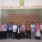 Pemerintah Kota Tanjungpinang melalui Badan Kesbangpol kota Tanjungpinang menyerahkan Bantuan dana Hibah kepada beberapa organisasi masyarakat. Foto: Diskominfo Tanjungpinang 
