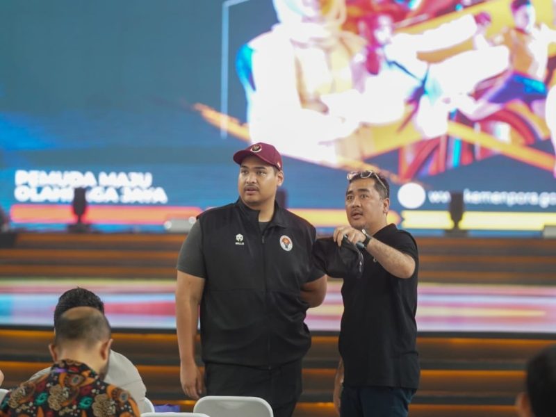 Menpora Dito Ariotedjo saat meninjau kesiapan Rakornas Kepemudaan dan Keolahragaan Tahun 2023 di Jakarta Internasional Velodrome, Jakarta, Kamis (7/9) malam. Foto: Kemenpora 