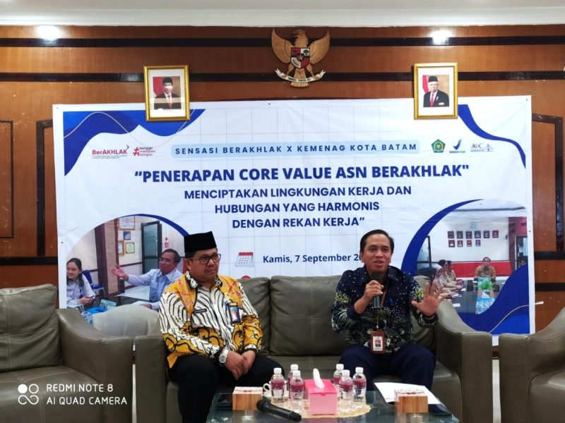 Balai Pengawas Obat dan Makanan di Batam menggelar kegiatan SENSASI BerAKHLAK (Semangat Selalu Sosialisasi BerAKHLAK). Kegiatan yang dilaksanakan di Aula Balai POM Jl. Hang Jebat, Kelurahan Sambau, Kecamatan Nongsa ini menghadirkan narasumber yaitu Kepala Kantor Kementerian Agama Kota Batam, Zulkarnain, Kamis (7/9/2023). Foto: Kemenag Batam untuk INIKEPRI.COM 