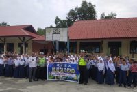 Personil yang terlibat Operasi Zebra Seligi 2023 Polres Bintan mensosialisasikan keselamatan berlalulintas kepada pelajar SMPN 17 Gesek yang beralamat di Kelurahan Toapaya Asri Kecamatan Toapaya. Foto: Humas Polres Bintan 