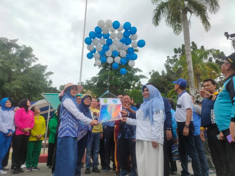 Wali Kota Tanjungpinang, Hj. Rahma, S.IP.,M.M, resmi membuka kegiatan Jambore Kader PKK Tingkat Kota Tanjungpinang ke-VII di lapangan Pamedan Ahmad Yani Tanjungpinang, Sabtu (9/9/2023). Foto: Diskominfo Tanjungpinang 