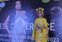Dewi Aulia dalam balutan busana yang akan ditampilkan di ajang Putri Kebudayaan Nusantara 2023 nanti. Foto: INIKEPRI.COM 