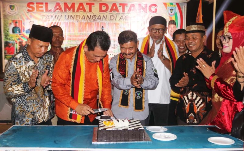 Gubernur Kepulauan Riau H. Ansar Ahmad menghadiri milad Ikatan Keluarga Ranah Pesisir  (IKRAP) Kota Batam Ke-14, Sabtu (9/9/2023) di Lakitan Cafe, Batu Aji, Kota Batam. Foto: Diskominfo Kepri
