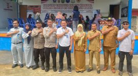 Polres Bintan membuka layanan kesehatan dengan membuka pos kesehatan dengan melakukan pemeriksaan kesehatan secara gratis kepada masyarakat desa Teluk Sasah Kecamatan Seri Kuala Lobam sekitarnya yang dibuka di Posko Kampung Bebas narkoba, Senin (11/9/2023). Foto: Polres Bintan 