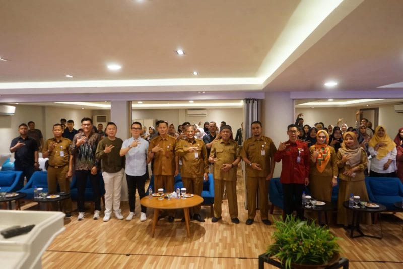 Pemerintah Kota Tanjungpinang melalui Dinas Kebudayaan dan Pariwisata (Disbudpar) mengadakan pelatihan digitalisasi branding dan kuliner. Kegiatan yang diikuti oleh 80 orang pelaku pariwisata dan ekonomi kreatif ini dilaksanakan di Hotel Nite and Day Laguna Bintan, Tanjungpinang, Selasa (12/9). Foto: Diskominfo Tanjungpinang 
