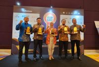 Kinerja PT PLN Batam kembali mendapatkan apresiasi dalam bentuk penghargaan Governance, Risk dan Compliance (GRC) dalam ajang TOP GRC Awards 2023. PT PLN Batam memperoleh predikat TOP GRC Awards 2023 # 4 Stars (sangat baik), dan The Most Committed GRC Leader 2023 untuk Direktur Utama PT PLN Batam, Muhammad Irwansyah Putra. Foto: PLN Batam untuk INIKEPRI.COM 