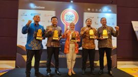 Kinerja PT PLN Batam kembali mendapatkan apresiasi dalam bentuk penghargaan Governance, Risk dan Compliance (GRC) dalam ajang TOP GRC Awards 2023. PT PLN Batam memperoleh predikat TOP GRC Awards 2023 # 4 Stars (sangat baik), dan The Most Committed GRC Leader 2023 untuk Direktur Utama PT PLN Batam, Muhammad Irwansyah Putra. Foto: PLN Batam untuk INIKEPRI.COM 