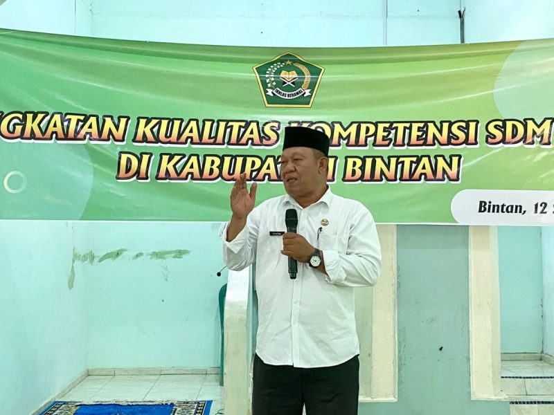 Kanwil Kementerian Agama Provinsi Kepulauan Riau melalui Kepala Bidang Bimbingan Masyarakat (Bimas) Islam Edi Batara menyampaikan Idarah atau manajemen masjid yang baik adalah kunci utama kemakmuran masjid. Hal ini disampaikannya saat mengisi kegiatan Peningkatan Kualitas Kompetensi SDM Masjid kepada 20 orang pengurus masjid se-Kabupaten Bintan. Foto: Istimewa
