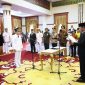 Gubernur Kepulauan Riau Ansar Ahmad atas nama Presiden RI Joko Widodo melantik Ahdi Muqsith sebagai Wakil Bupati Bintan Sisa Masa Jabatan Hasil Pemilihan Kepala Daerah Serentak Tahun 2020 di Gedung Daerah Kepulauan Riau, Tanjungpinang, Jum'at (15/9/2023). Foto: Diskominfo Kepri 