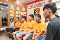 Kapolresta Barelang Kombes Pol Nugroho Tri N, SH, SIK, MH mengabulkan surat permohonan penangguhan penahanan 8 orang tersangka yang melawan petugas saat pembukaan blokir jalan Rempang-Galang, Kota Batam, Sabtu (16/9/2023). Foto: INIKEPRI.COM 