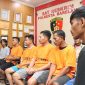 Kapolresta Barelang Kombes Pol Nugroho Tri N, SH, SIK, MH mengabulkan surat permohonan penangguhan penahanan 8 orang tersangka yang melawan petugas saat pembukaan blokir jalan Rempang-Galang, Kota Batam, Sabtu (16/9/2023). Foto: INIKEPRI.COM