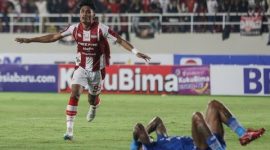 Ramadhan Sananta cetak satu gol ke gawang PSIS. Foto: ANTARA/MOHAMMAD AYUDHA