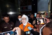 Komisi Pemberantasan Korupsi (KPK) mengumumkan dan menetapkan Direktur Utama PT Pertamina Persero periode 2009-2014 Galaila Karen Kardinah alias Karen Agustiawan sebagai tersangka dugaan korupsi pengadaan LNG di PT Pertamina Tahun 2011-2021, Selasa (19/9/2023). Foto: ANTARA/Fianda Sjofjan Rassat