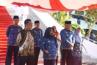 Wali kota dan Wakil wali kota Tanjungpinang, Hj. Rahma, S.IP.,M.M, dan Endang Abdullah, S.Kp.,M.Si, berpamitan dengan seluruh aparatur sipil negara di lingkungan pemerintah kota Tanjungpinang diakhir masa jabatannya. Hal itu disejalankan dengan upacara Kesadaran Nasional di halaman kantor Wali kota, Senggarang, Rabu (20/9/2023).  Foto: Diskominfo Tanjungpinang 