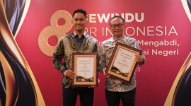 PT PLN Batam sukses mendapatkan penghargaan dalam ajang SEWINDU PR INDONESIA yang berlangsung di Jakarta, tadi malam, Kamis (21/9/2023). Acara yang mengusung tema “Sewindu Kami Mengabdi, untuk Komunikasi Negeri” turut dihadiri oleh Menteri Komunikasi dan Informatika Budi Arie Setiadi. Foto: PLN Batam untuk INIKEPRI.COM 
