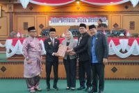 Penjabat (Pj) Wali Kota Tanjungpinang, Hasan, S.Sos., menyampaikan nota pengantar Rancangan Peraturan Daerah (Ranperda) tentang Perubahan Anggaran Pendapatan dan Belanja Daerah Perubahan (APBD-P) tahun anggaran 2023 di hadapan anggota DPRD setempat, Jum'at (22/9/2023). Foto: Diskominfo Tanjungpinang