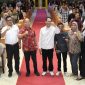 Wakil Wali Kota Batam Amsakar Achmad menjadi Narasumber pada Seminar Nasional Motivasi dan Public Speaking Training di Pasific Hotel Batam, Minggu (24/9/2023). Foto: INIKEPRI.COM 
