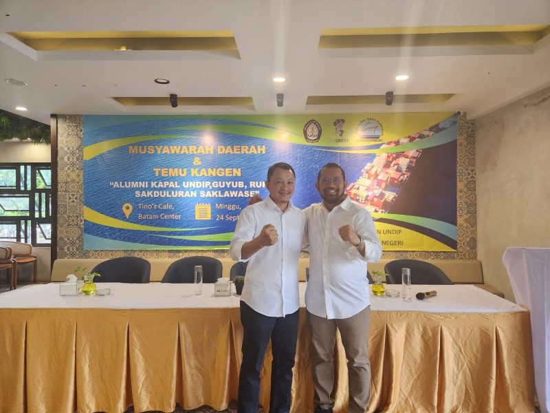 Tri Puji Sudarmakno ST, MMT (kiri) dan Andhi Kusuma ST, MM (kanan) terpilih sebagai ketua dan wakil ketua IKA Teknik Perkapalan Universitas Diponegoro Chapter Batam, Sumatera, dan Luar Negeri periode 2023-2028. Foto: INIKEPRI.COM 