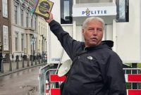  Warga negara Belanda pentolan Patriot Eropa Melawan Islamisasi Barat atau Patriotic Europeans Against the Islamization of West (PEGIDA), Edwin Wagensveld menggelar aksi menista Al-Qur’an lagi. Foto: REUTERS 