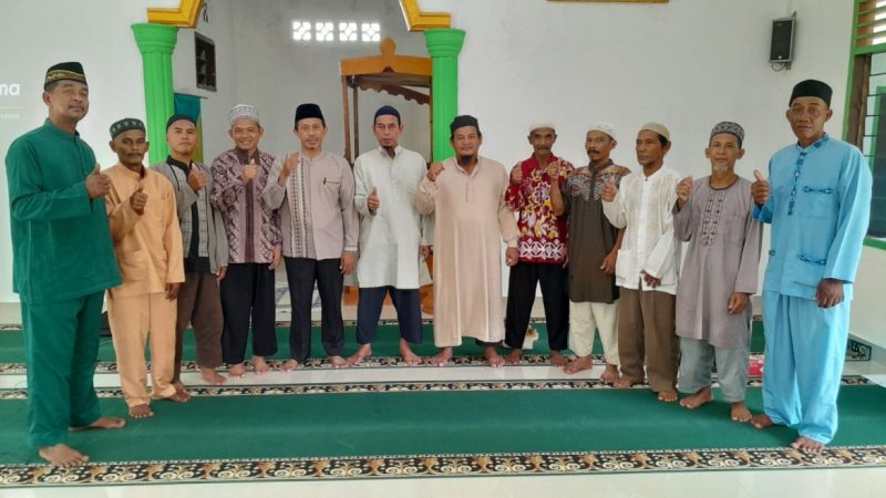 Kegiatan pembinaan dan penyuluhan terhadap masyarakat pesisir di Pulau Gin Besar dilaksanakan oleh KUA Bintan Pesisir di Masjid Jami'atul Mukminin Dusun II Desa Numbing, Sabtu, (23/09/2023).  Foto: Istimewa

