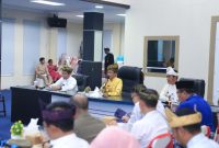 Penjabat Wali Kota Tanjungpinang, Hasan,S.Sos memimpin rapat koordinasi (rakor) bersama kepala organisasi perangkat daerah (OPD) pemko Tanjungpinang, di aula Sultan Sulaiman Badrul Alamsyah, kantor wali kota Tanjungpinang, Kepri, Senin(25/09/2023). Foto: Diskominfo Tanjungpinang
