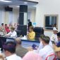 Penjabat Wali Kota Tanjungpinang, Hasan,S.Sos memimpin rapat koordinasi (rakor) bersama kepala organisasi perangkat daerah (OPD) pemko Tanjungpinang, di aula Sultan Sulaiman Badrul Alamsyah, kantor wali kota Tanjungpinang, Kepri, Senin(25/09/2023). Foto: Diskominfo Tanjungpinang 
