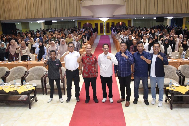 Seminar Nasional Motivasi dan Public Speaking Training yang mengangkat tema 