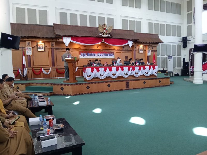 DPRD Kota Tanjungpinang menggelar rapat paripurna tentang pendapat akhir  fraksi-fraksi terhadap laporan awal badan anggaran atas hasil pembahasan Ranperda Perubahan APBD Kota Tanjungpinang tahun 2023, di kantor DPRD Kota Tanjungpinang, Senggarang, Selasa (26/9/2023). Foto:Diskominfo Tanjungpinang 