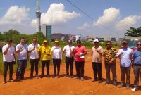 Cen Sui Lan berfoto bersama dengan Muhamad Yudi Prasetya dan Pejabat Vikaris Episkopal Kepri Keuskupan Katolik Pastor Romo Agustinus Pramodo dan PAstor Romo Fransiskus Indrajayi, di lahan yang segera dibangun Gedung Keuskupan Katolik Kepri terbesar di kawasan Royal Bay Batam Center, Kota Batam, Rabu (27/9/2023). Foto: dok/suaraserumpun.com