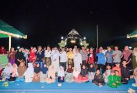 Dewan Kemakmuran Masjid (DKM) Sultan Riau Pulau Penyengat menggelar Tabligh Akbar peringatan Maulid Nabi Muhammad SAW 1445H/2023M. Pj. Wali Kota Tanjungpinang, Hasan, S.Sos., turut hadir dalam kegiatan tersebut yang dilaksanakan di halaman Masjid Sultan Riau Pulau Penyengat, Kamis (28/9). Foto: Diskominfo Tanjungpinang 