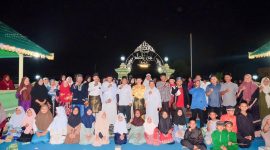 Dewan Kemakmuran Masjid (DKM) Sultan Riau Pulau Penyengat menggelar Tabligh Akbar peringatan Maulid Nabi Muhammad SAW 1445H/2023M. Pj. Wali Kota Tanjungpinang, Hasan, S.Sos., turut hadir dalam kegiatan tersebut yang dilaksanakan di halaman Masjid Sultan Riau Pulau Penyengat, Kamis (28/9). Foto: Diskominfo Tanjungpinang 